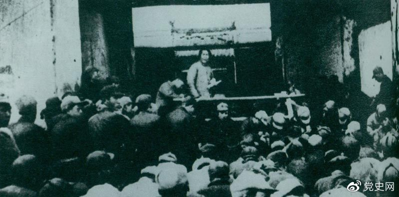 1935年12月27日，毛澤東在陜北瓦窯堡黨的活動(dòng)分子會(huì)議上作《論反對(duì)日本帝國主義的策略》報(bào)告。