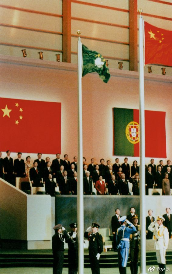 1999年12月20日，中國(guó)政府恢復(fù)行使對(duì)澳門的主權(quán)。